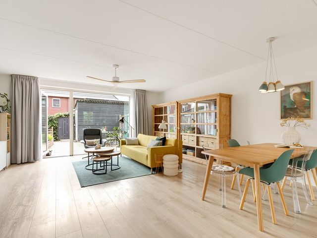Charles Barklastraat 25, Almere