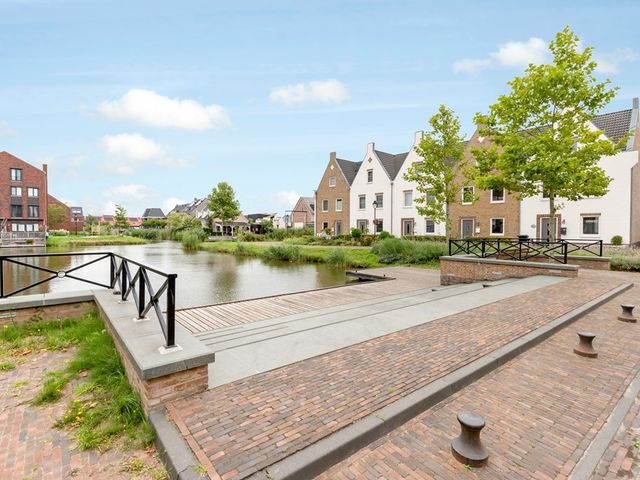 Charles Barklastraat 25, Almere