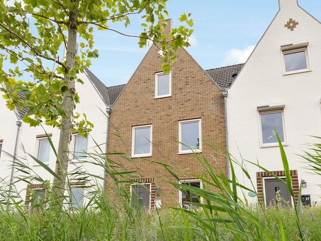 Charles Barklastraat 25, Almere