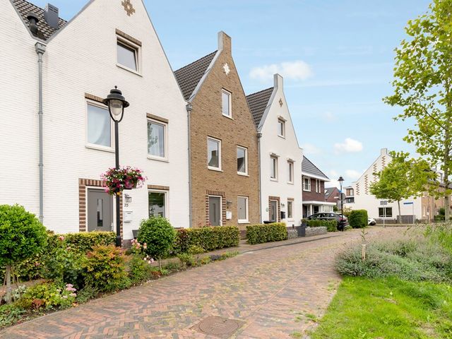 Charles Barklastraat 25, Almere