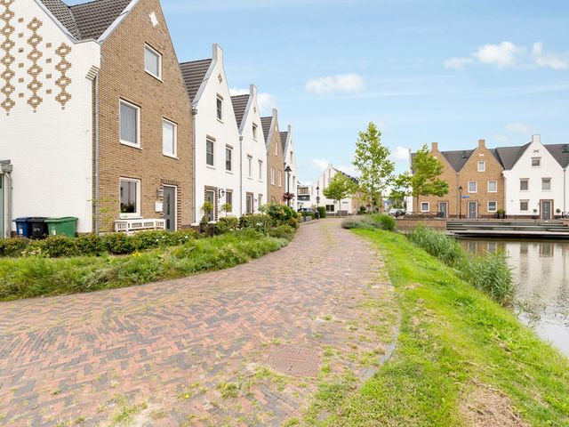 Charles Barklastraat 25, Almere