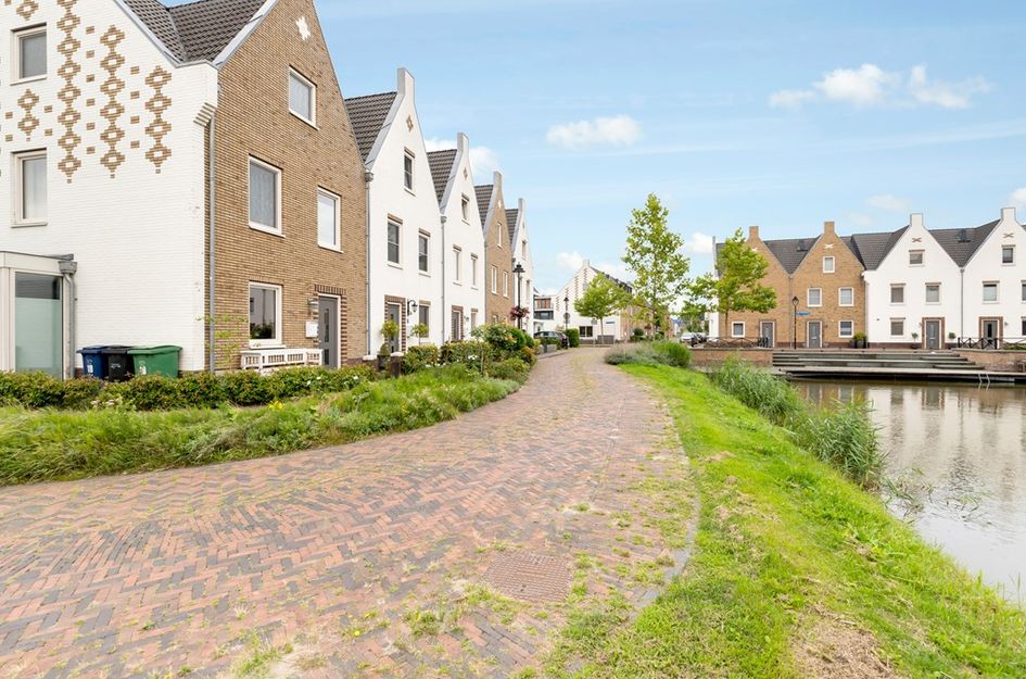 Charles Barklastraat 25
