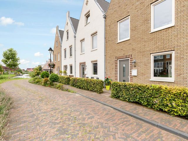 Charles Barklastraat 25, Almere