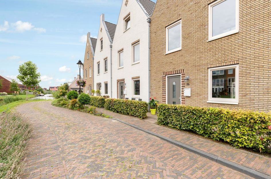 Charles Barklastraat 25