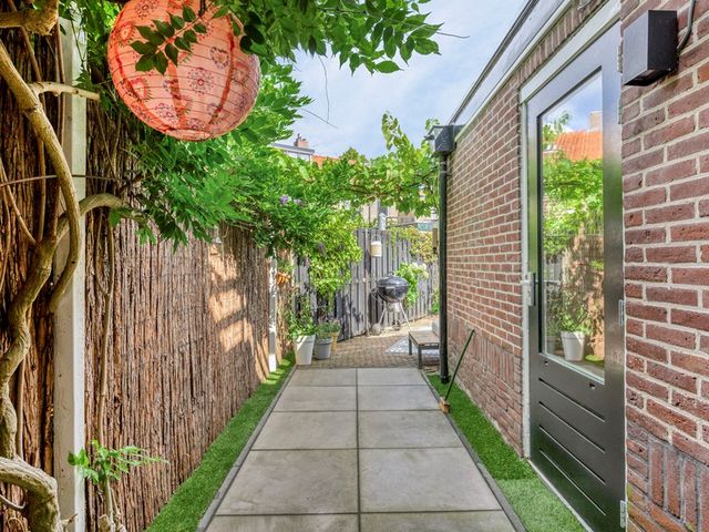 Van der Hoevenstraat 2, Leiden