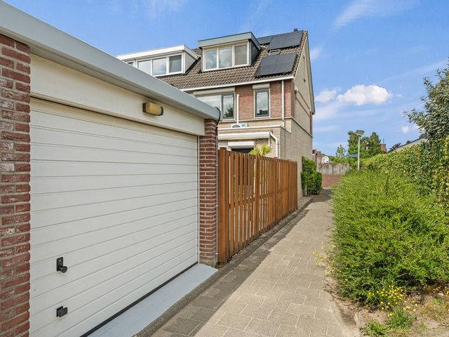 Van Hulststraat 43, Barendrecht