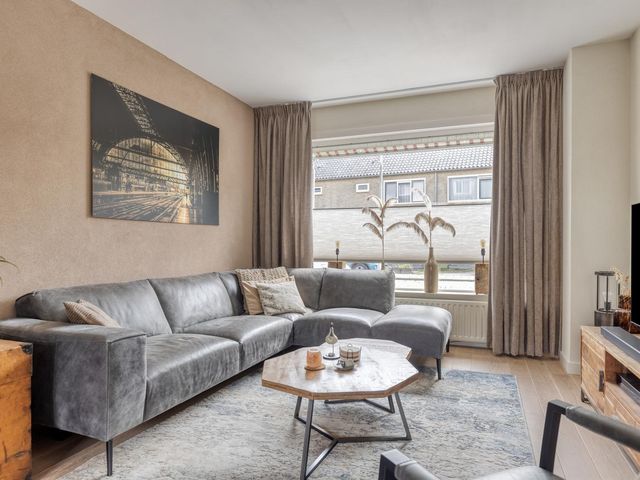Grimberglaan 21, Almelo