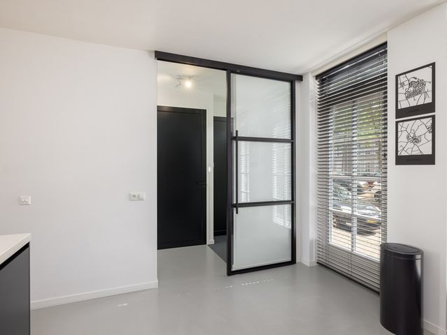 Oberon 4, 's-Hertogenbosch