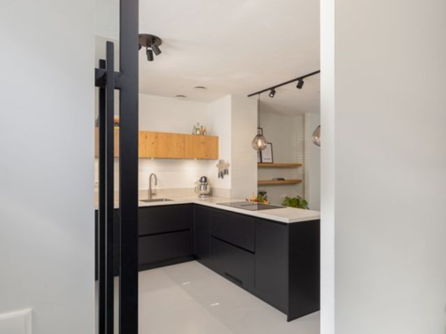 Oberon 4, 's-Hertogenbosch