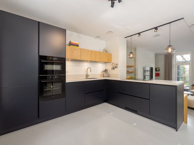 Oberon 4, 's-Hertogenbosch