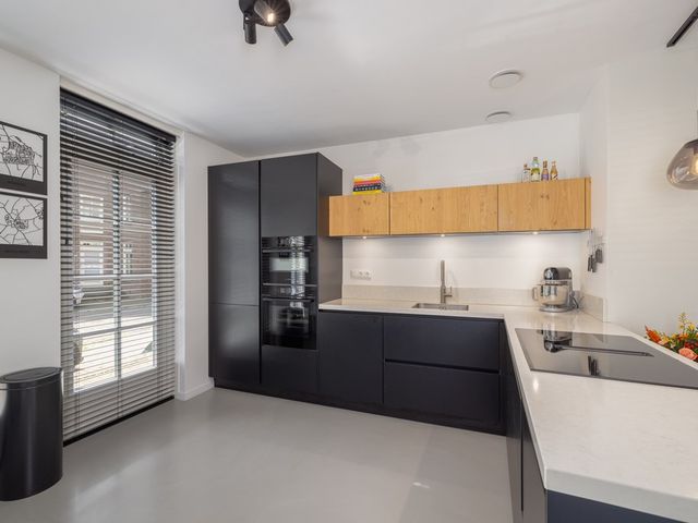 Oberon 4, 's-Hertogenbosch