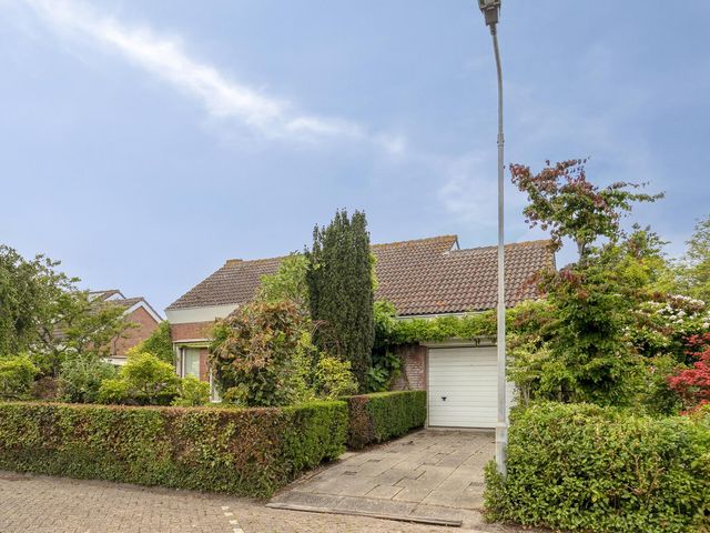 Den Domp 9, Ouwerkerk