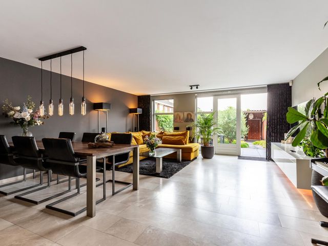 Griseldalaan 60, Nieuw-Vennep