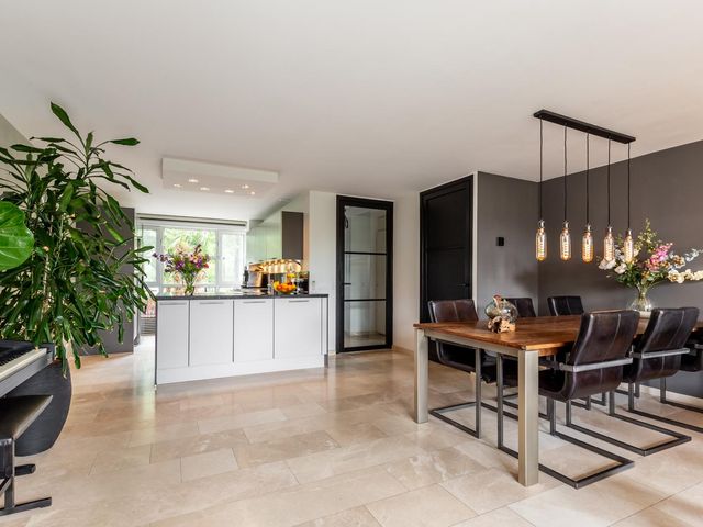 Griseldalaan 60, Nieuw-Vennep