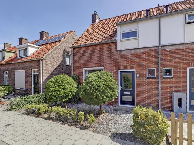 Koningin Julianastraat 4, Hoedekenskerke
