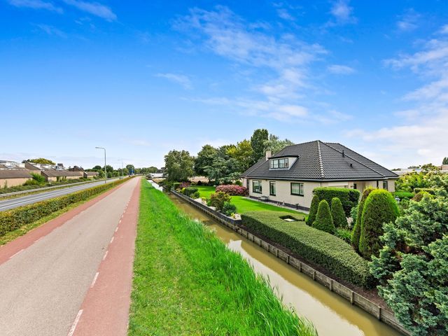 Burgemeester van Doornlaan 1B, De Lier