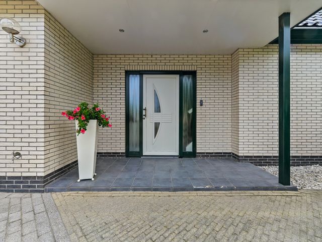 Burgemeester van Doornlaan 1B, De Lier