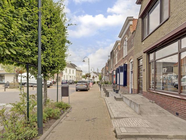 Markt 37, Sint-Maartensdijk