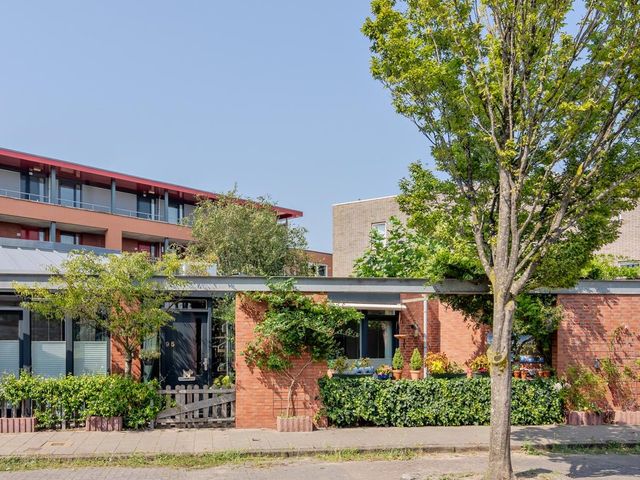 L. Springerstraat 95, Velserbroek