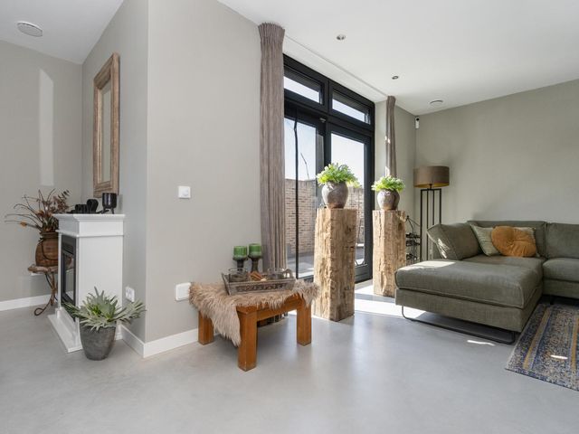 Teunestraat 20, Ell