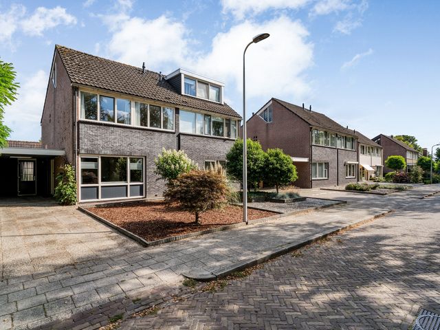 Meester Holtropstraat 10, Bruchterveld