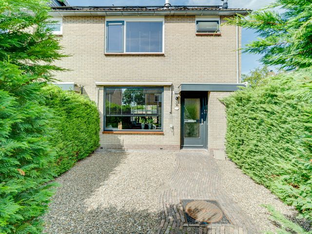 Burg van Trichtlaan 2, Wilnis