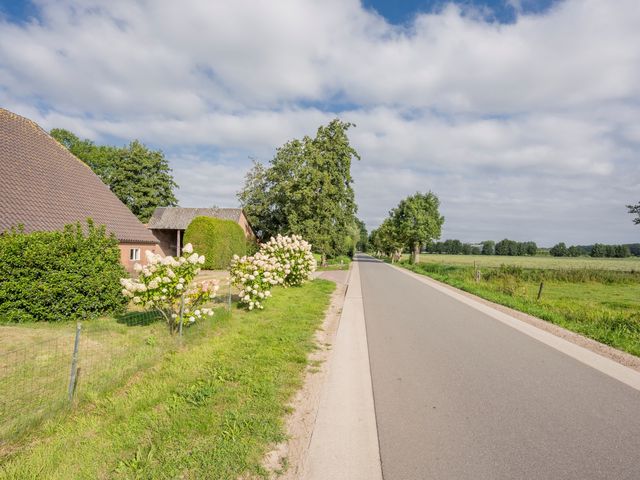 Leemweg 27, Zwartebroek