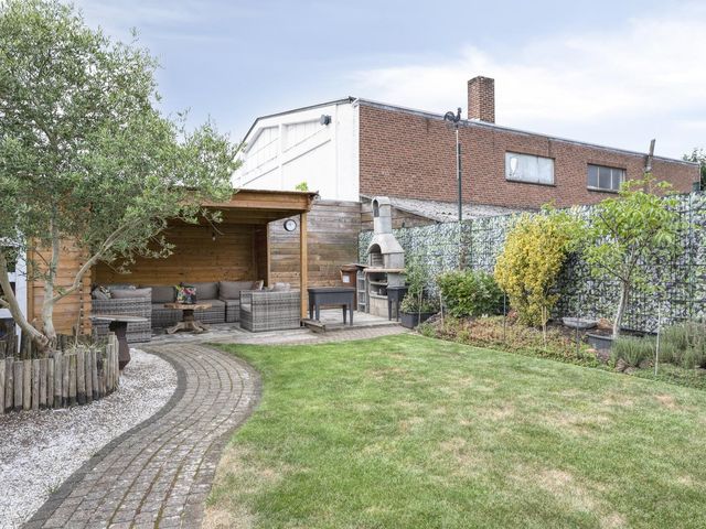 Belhofstraat 9, Roosteren