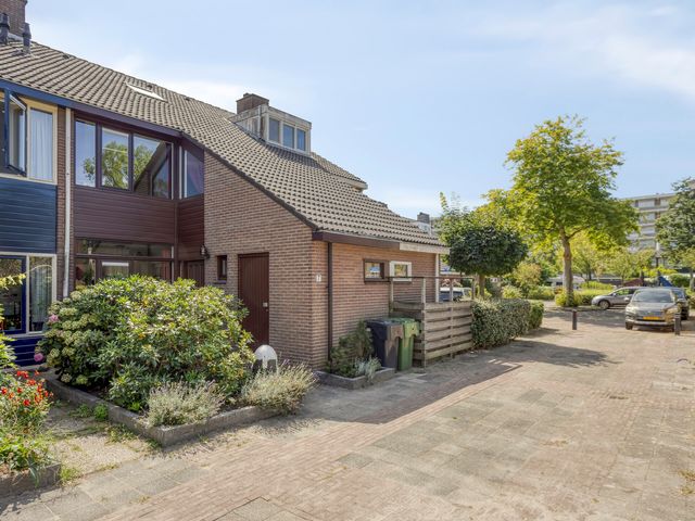 Van Beuningenplantsoen 7, Voorschoten