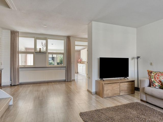 Gaanderij 24, Alphen