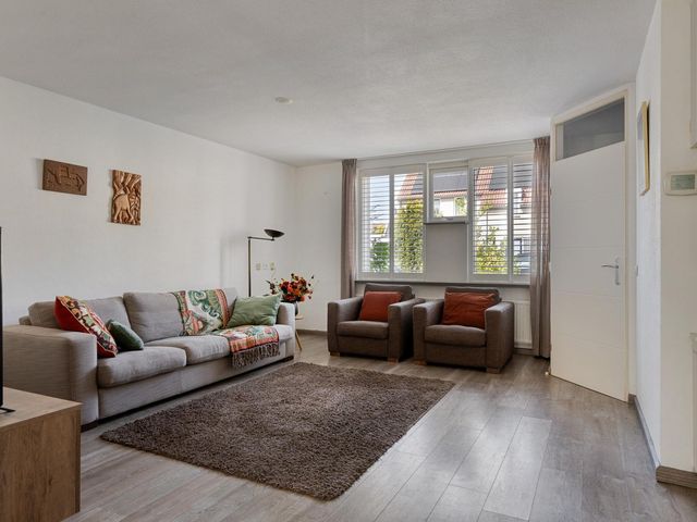 Gaanderij 24, Alphen