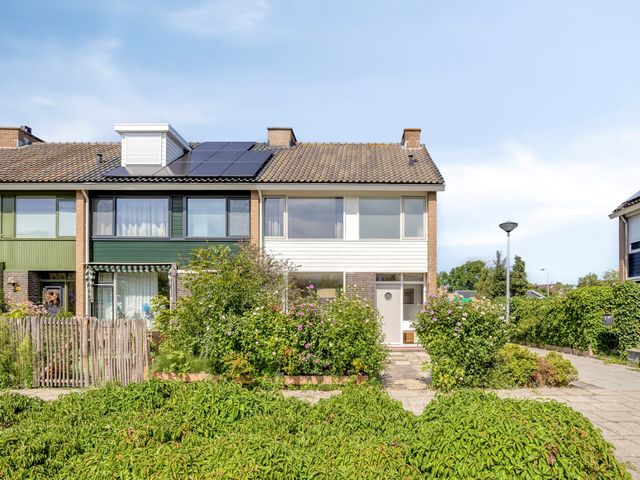 Willem Alexanderplantsoen 38, Rijnsburg