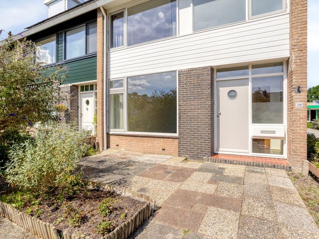 Willem Alexanderplantsoen 38, Rijnsburg
