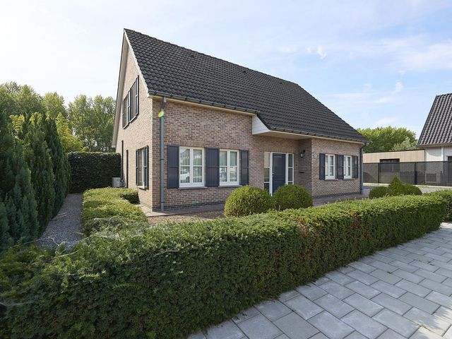 Schumannstraat 8, Hulst