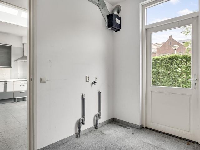Biest 108, Weert