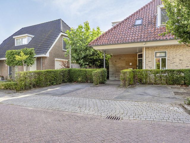 Meanderlaan 33, Tholen