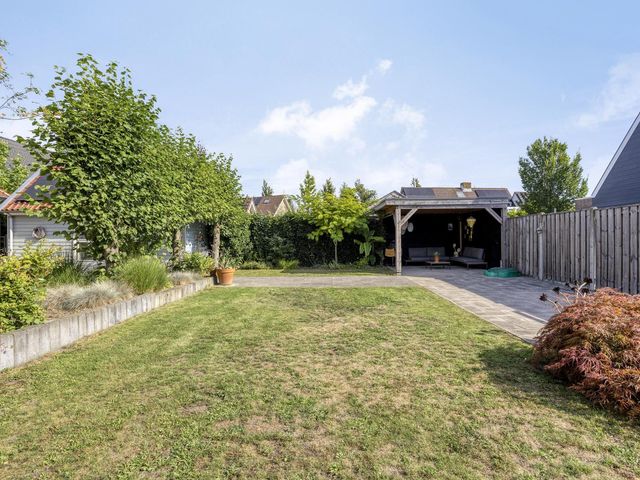 Meanderlaan 33, Tholen