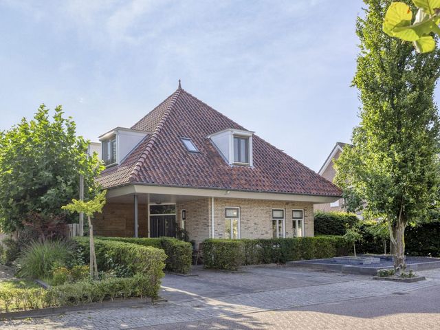 Meanderlaan 33, Tholen
