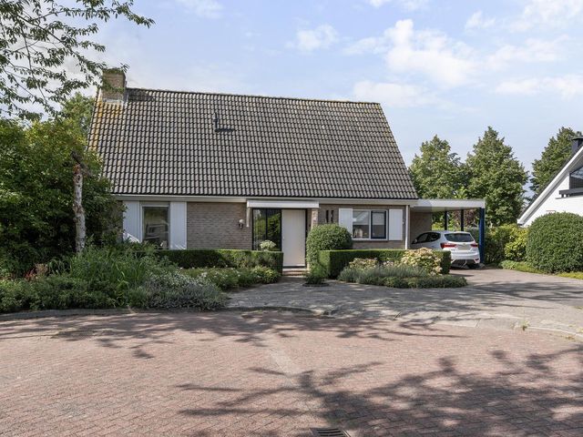 Watervliethof 15, Tholen