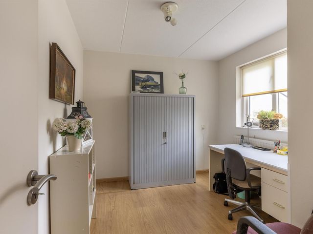 Watervliethof 15, Tholen