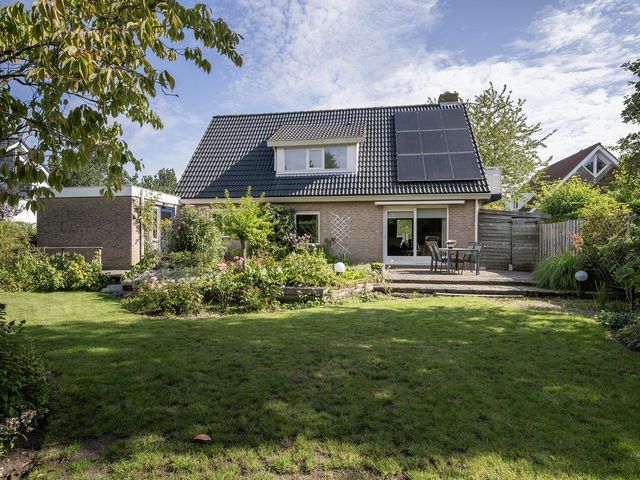 Watervliethof 15, Tholen