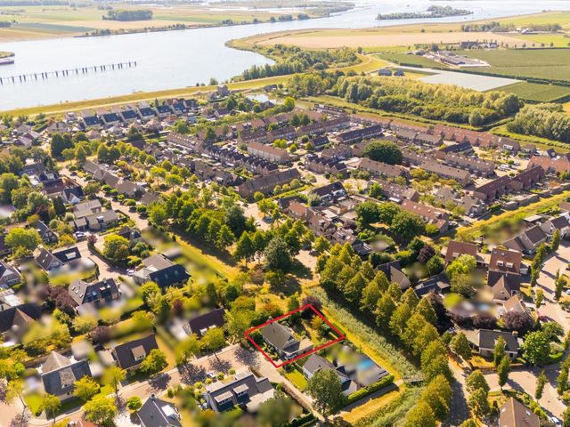 Watervliethof 15, Tholen