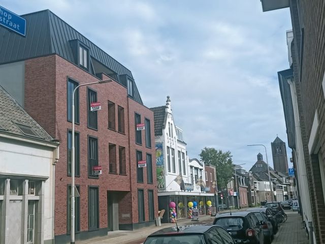Bisschop Zwijsenstraat 70 01, Tilburg