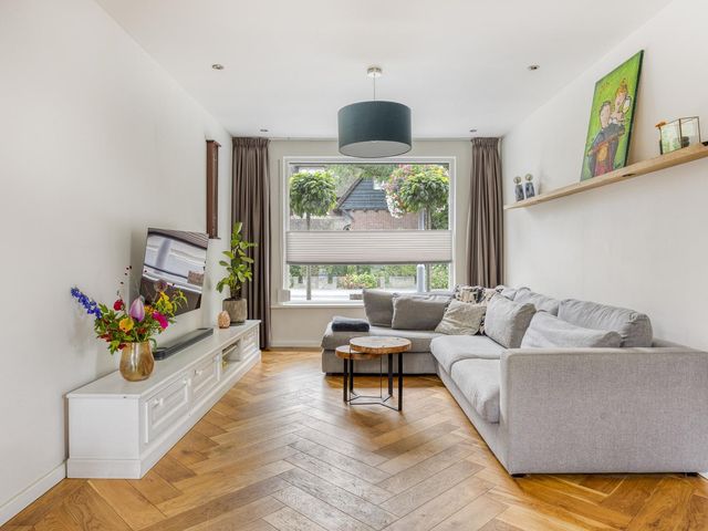 Adelstraat 25, Made