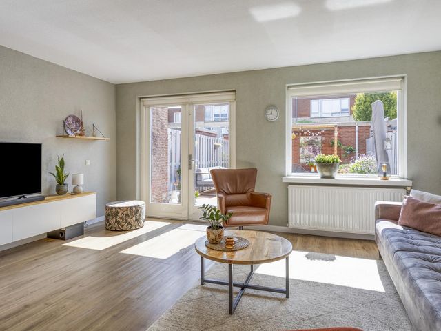 Pernisstraat 24, Zoetermeer