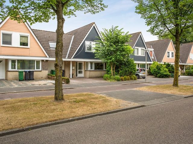 Bertha von Suttnerlaan 91, Amstelveen