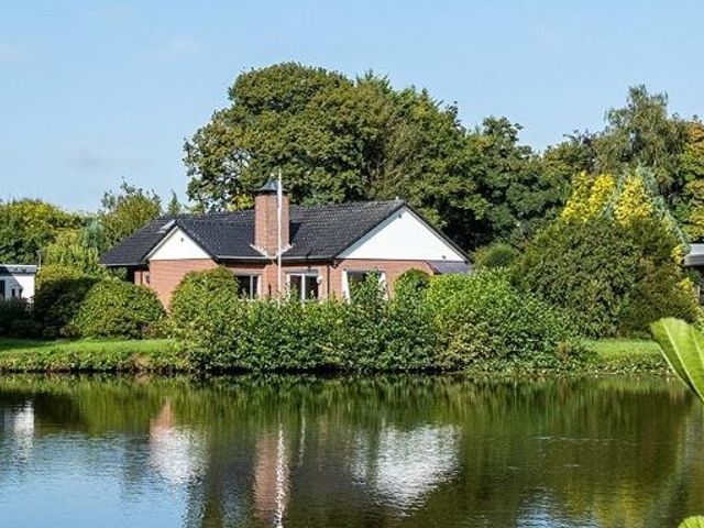 Oranjepark 7, Veendam