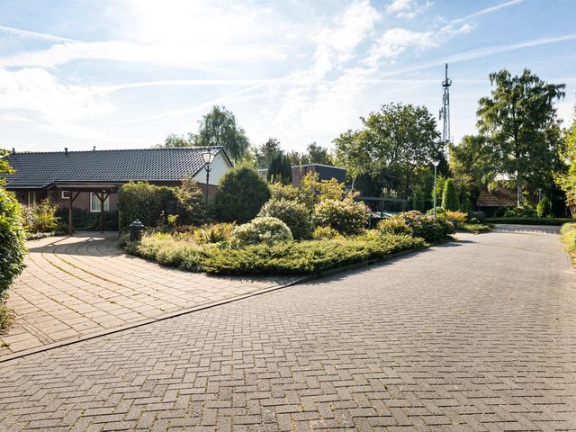 Oranjepark 7, Veendam