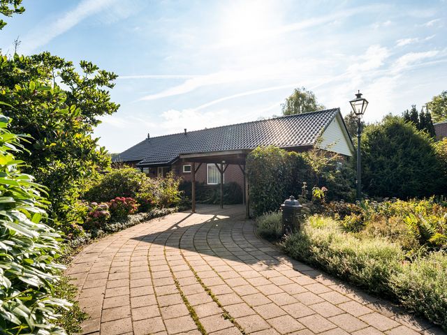 Oranjepark 7, Veendam