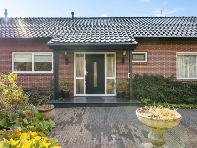 Oranjepark 7, Veendam